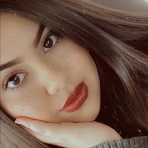 Meet your Posher, Daniela